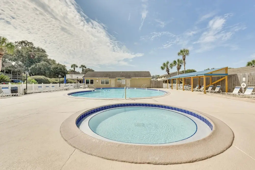 Miramar Beach Condo w/ Pool Access: Walk to Beach!