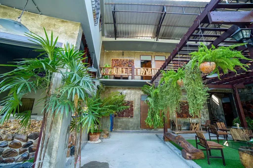 YOLO Chic House