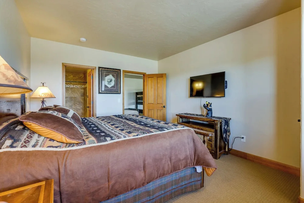 1 Mi to Granby Ranch: Mtn Home w/ Deck