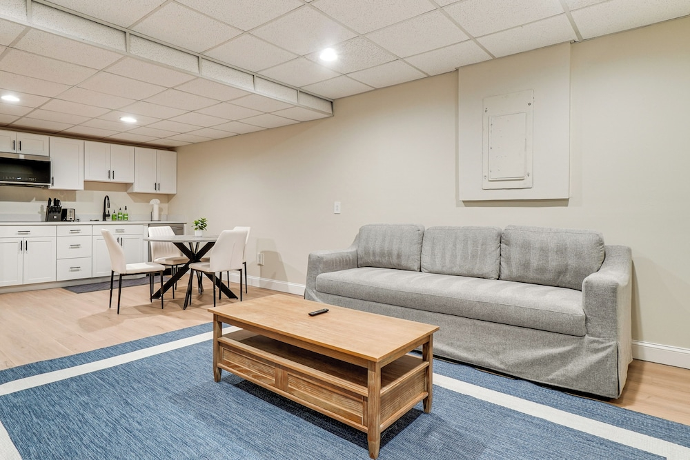 Quiet Franklin Apt: Close to Parks & Museums