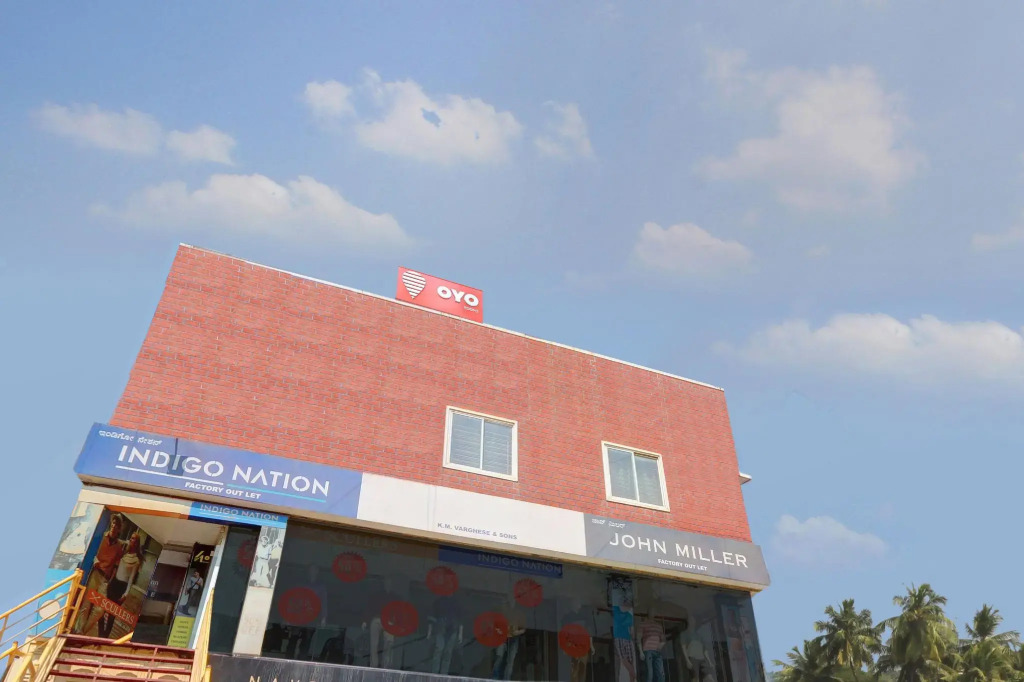 OYO Flagship 8002 I Cloud Sri Sai Inn