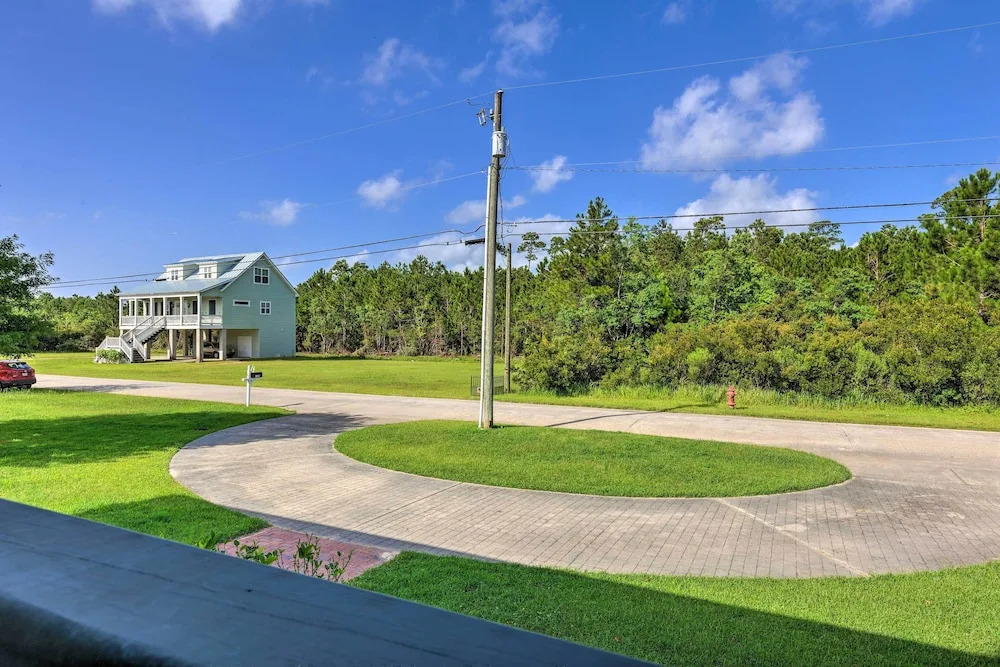 Bright Waveland Home - Walk to Beach Access!