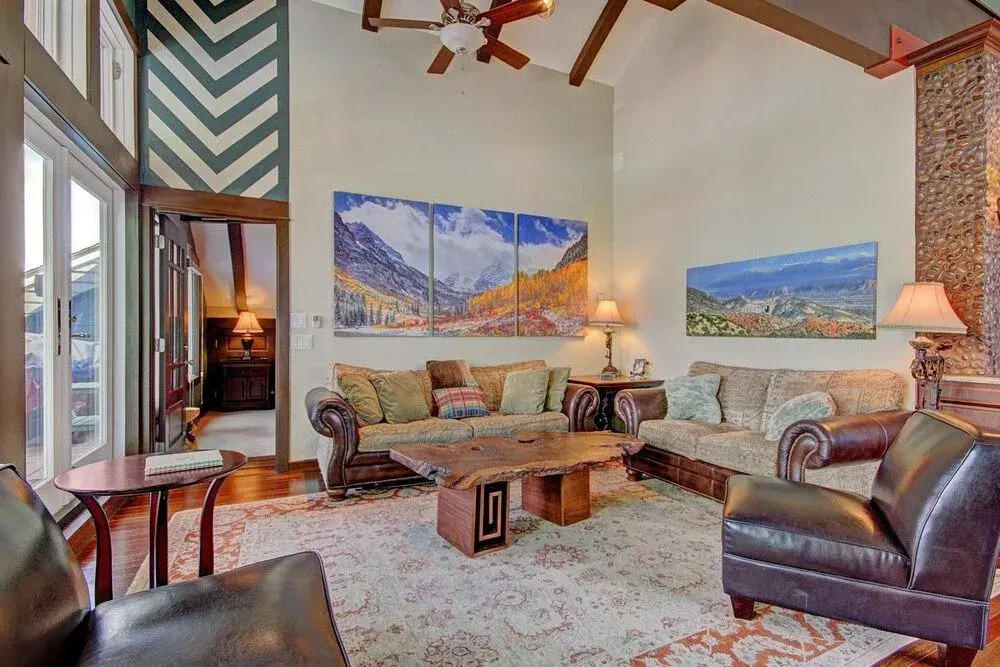 Porcupine Peak 2 Br condo by RedAwning