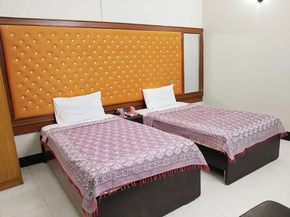 Cosy inn Near Millennium Mall