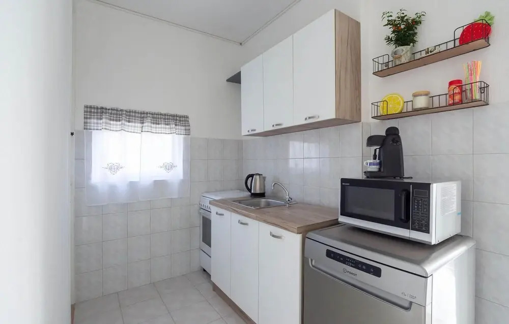 Stunning Home In Dugopolje