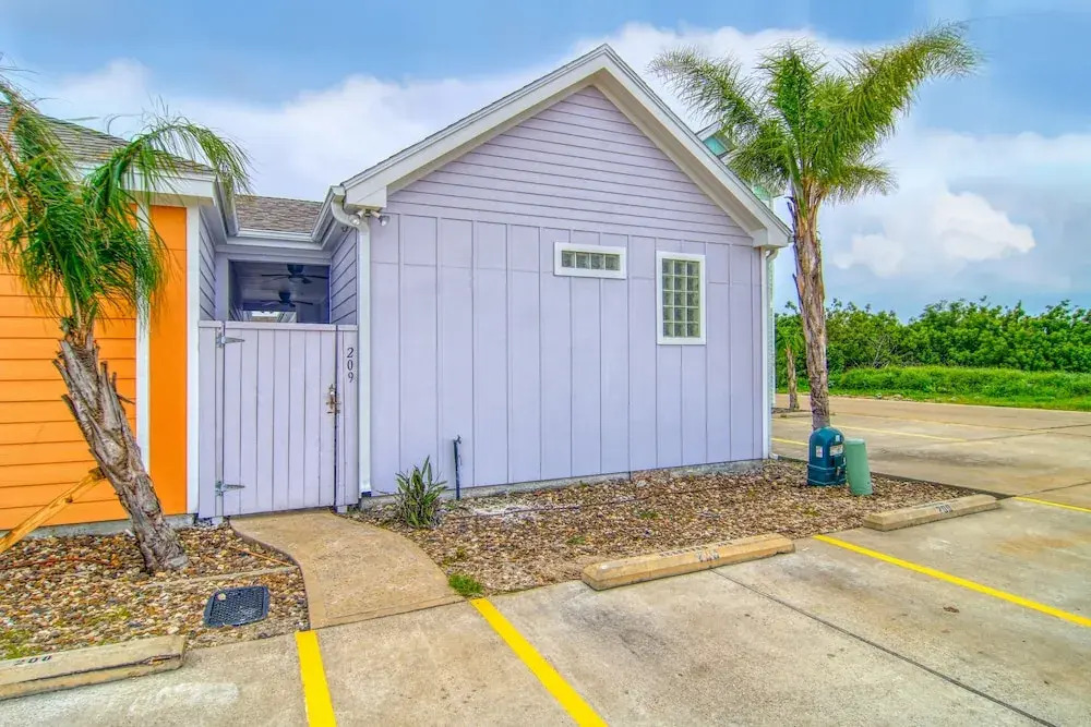 Tropical Paradise Pb209 3 Bedrooms 3 Bathrooms Condo