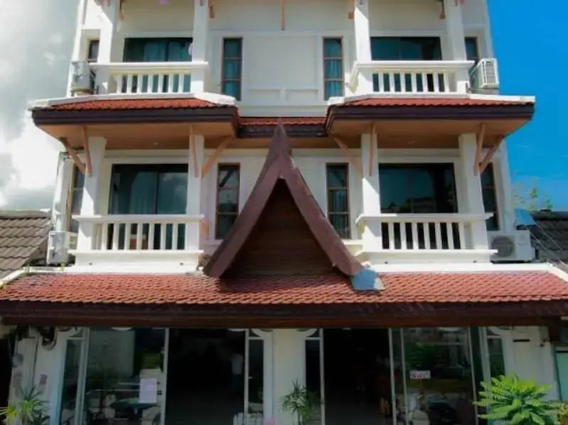 Holiday House Kata & Karon Phuket Hotel