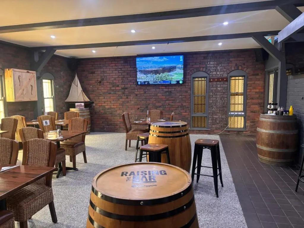 The Club Hotel Collie