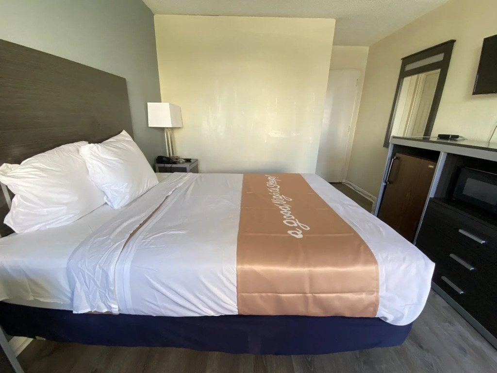 Red Carpet Inn & Suites