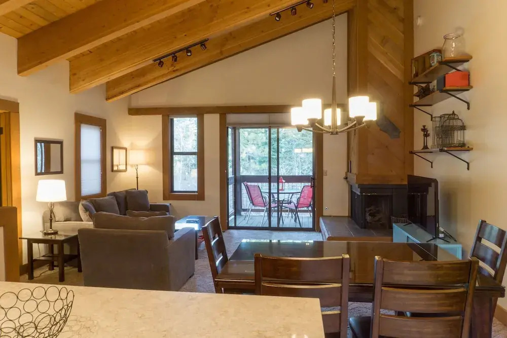 3048 Aspen Grove