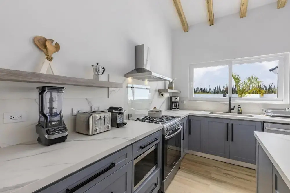 New 3BR 2BA With Huge Pool and Outdoor Area BBQ