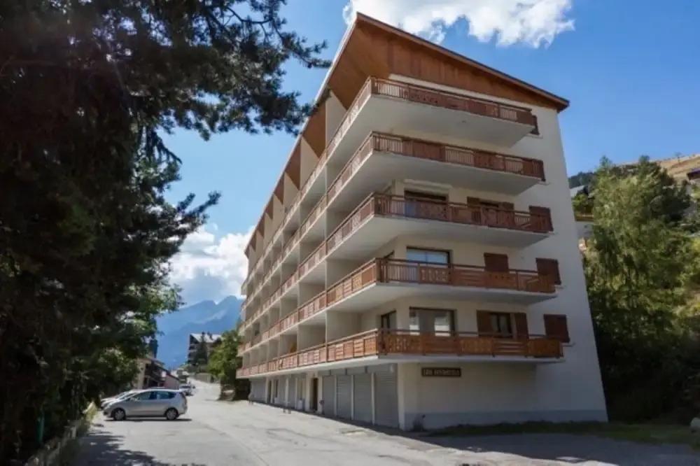 Alpine Retreat Near the Slopes