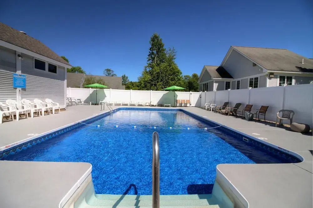 Your Perfect Getaway Renovated and Beautifully Decorated Hotel Room Studio
