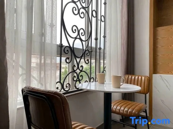 Lynhapartment - Central Spacious 1BR near Bui Vien D1