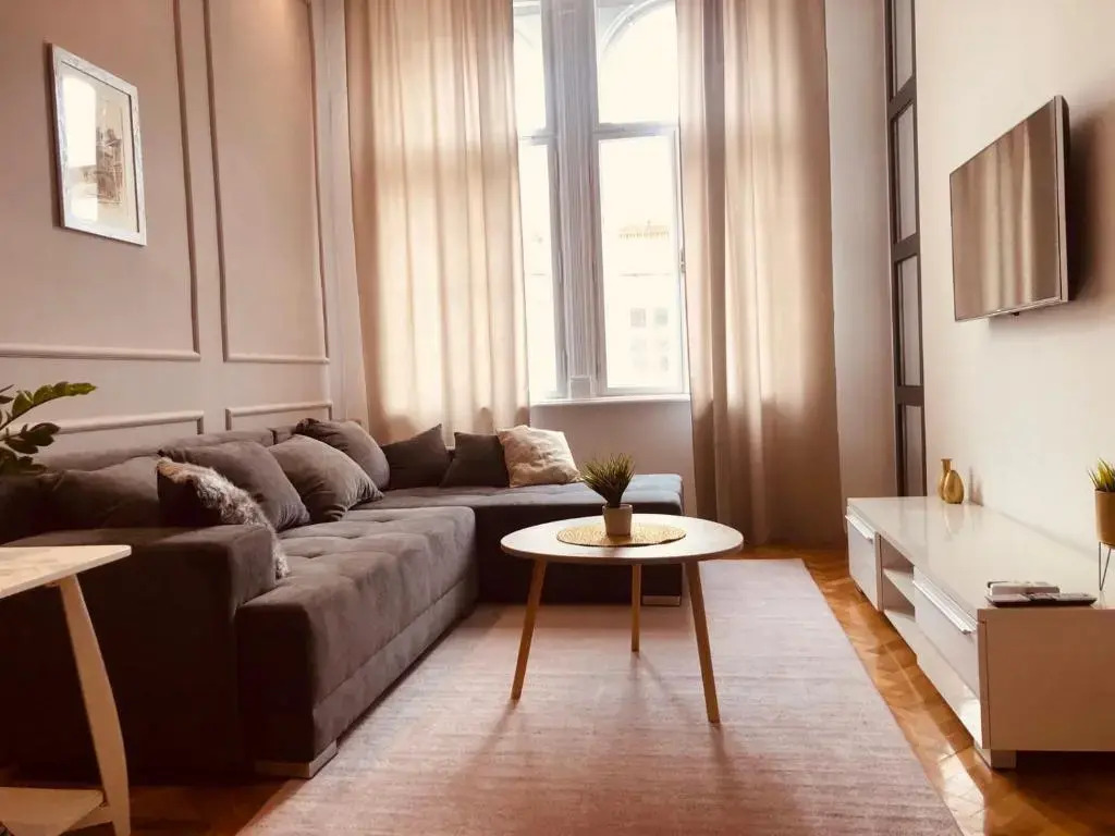 ROOM 44