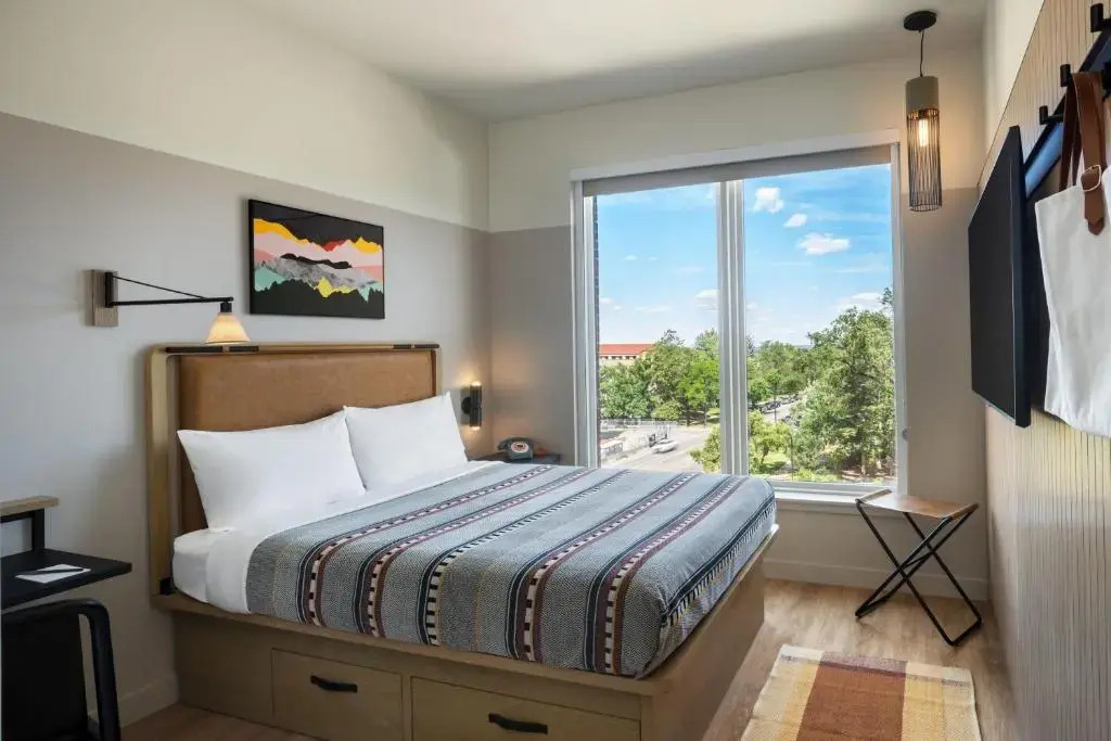 Moxy Boulder University