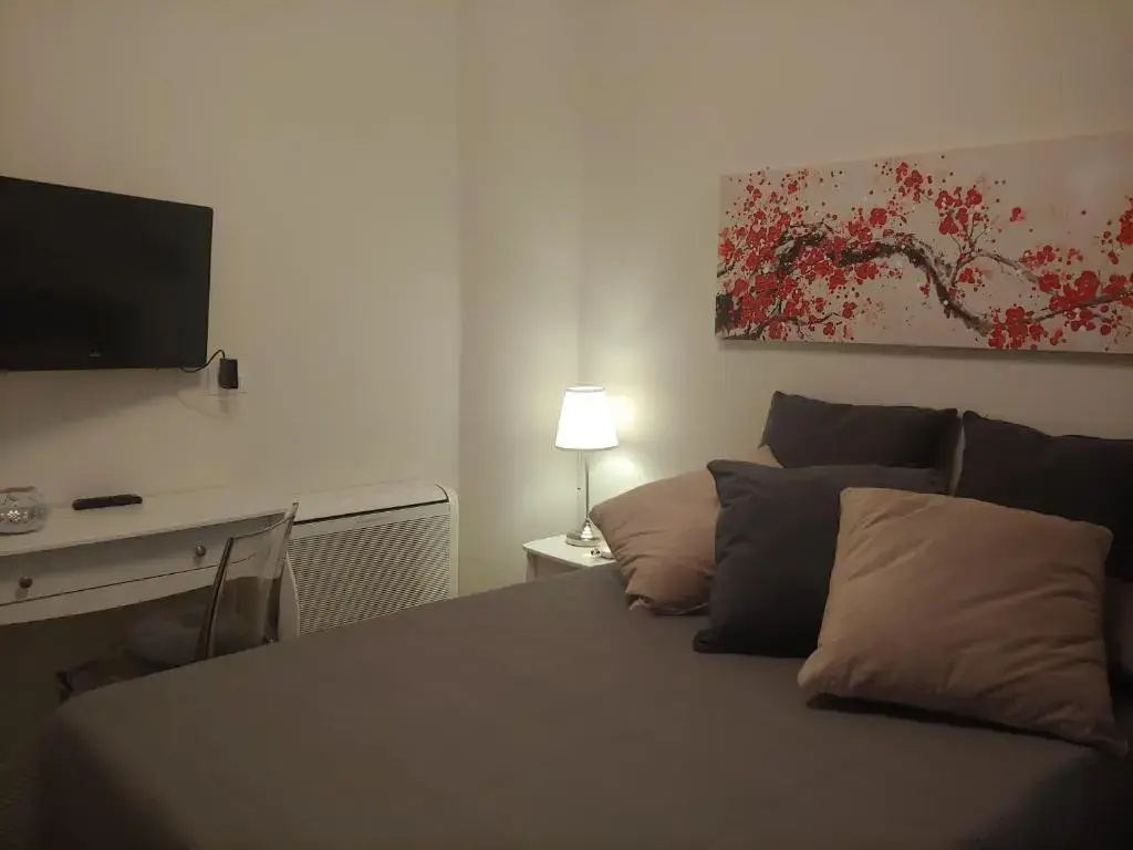 TINY ROOM