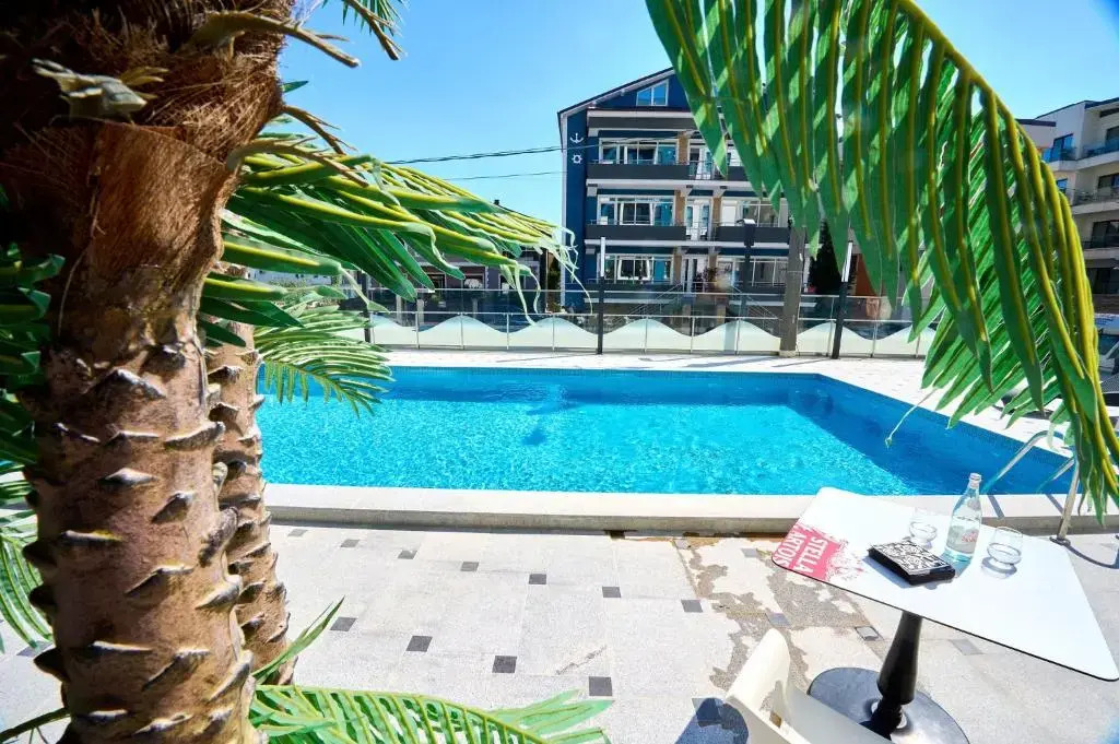 Color Studios in Nord10 - Pool & playground