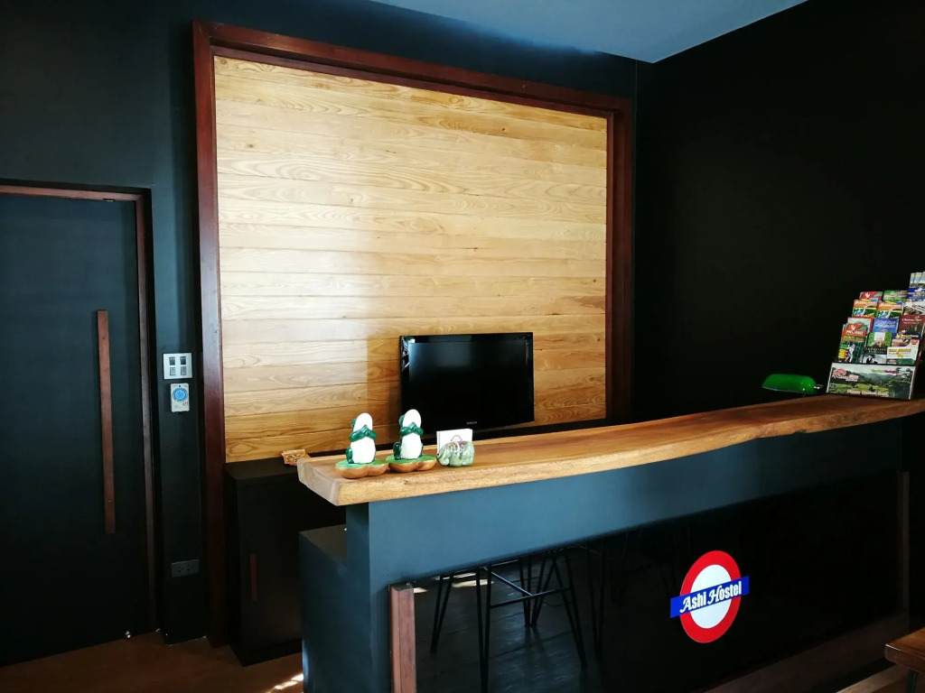 Ashi Poshtel
