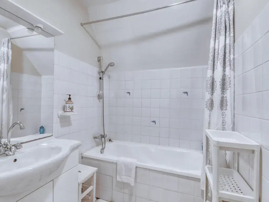 Characteristic holiday villa in Berigny with enclosed garden