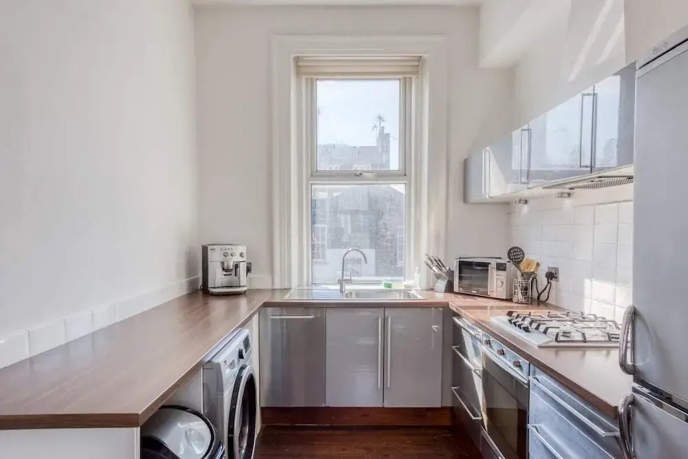 Spacious 2bed for 4p, 2mins to Paddington Station