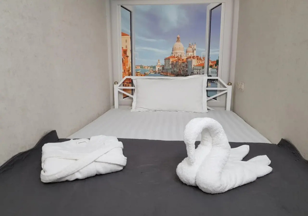 LES Mini Hotel