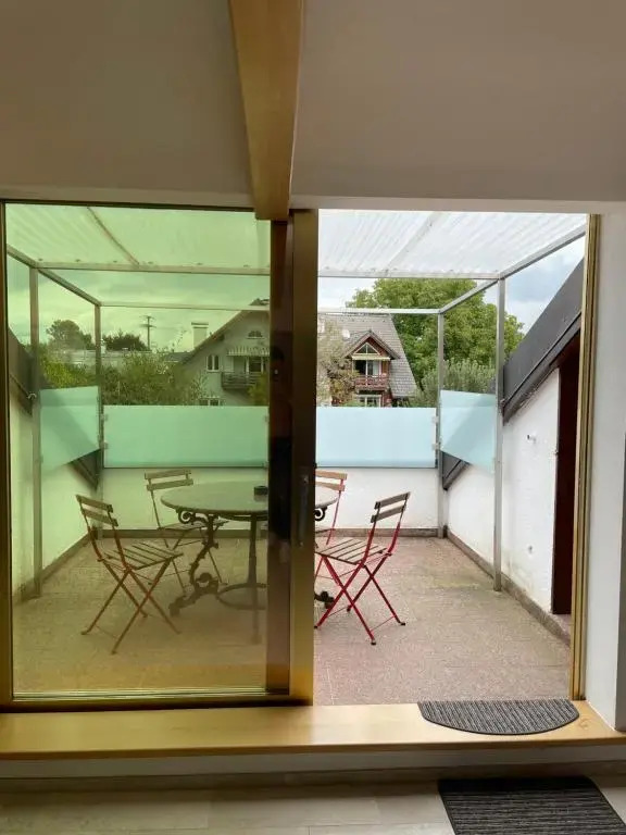 Undertheroof at