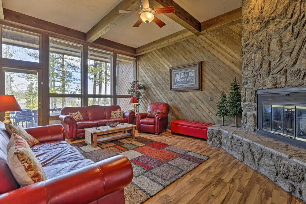 2 Mi to Lake Dillon: Spacious Condo w/ Mtn Views