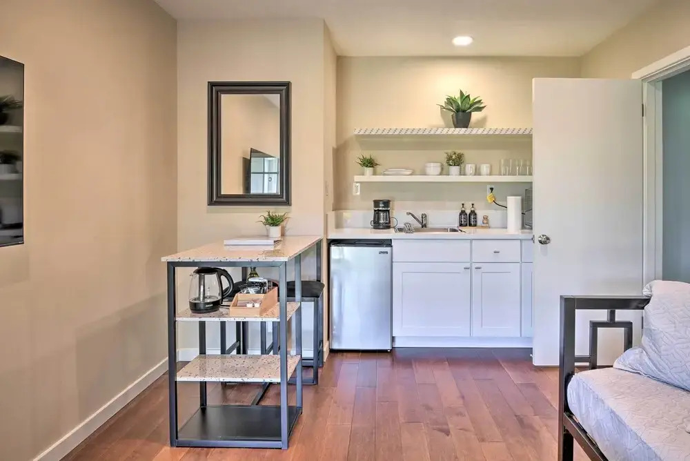 Los Angeles Suite ~ 7 Mi to Venice Beach!