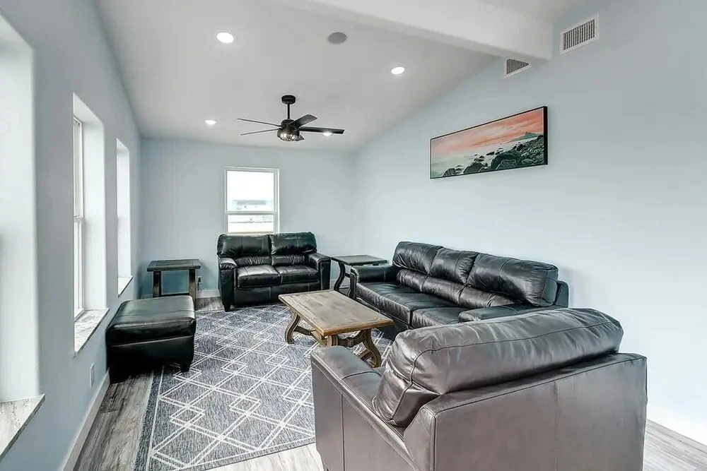 Laguna Shores 4 Bedroom Home by Redawning