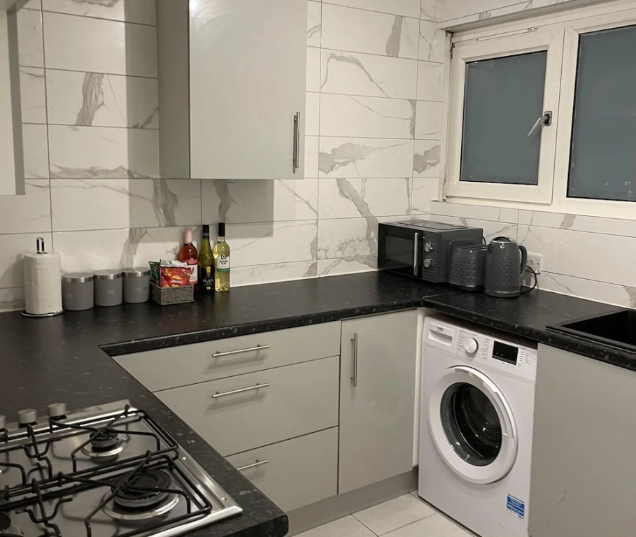 Walk to Lcy Airport/ Excel /dlr 1Br Flat