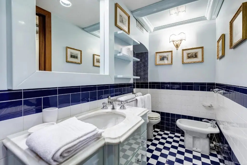 Pantheon Antique Suite