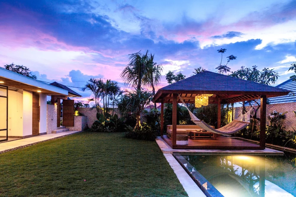Villa Nonnavana - 12-minute walk to Batu Bolong Beach