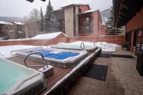 Mountainside Alpineview Condo: Nice Year-Round Location