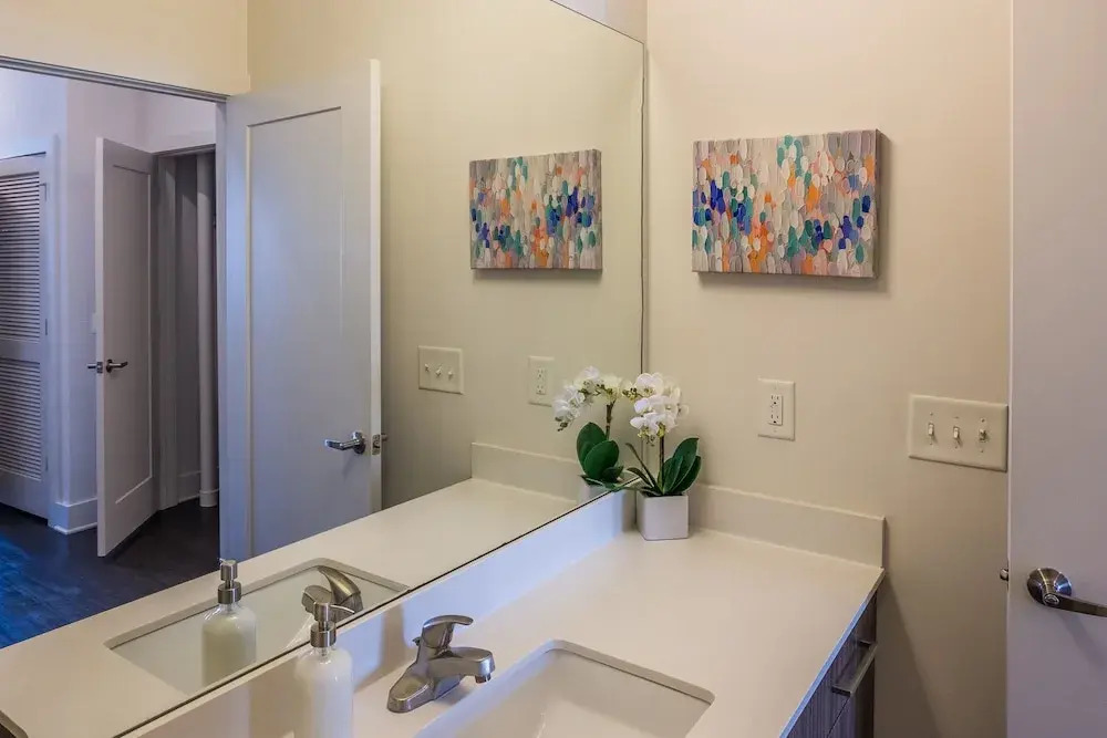 Atlantic 1 BR Apt w/ Balcony & Pool by Frontdesk
