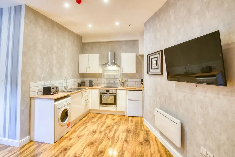 King Size 1 Bedroom Comfort Apartment en Suite Shower Free Toiletries Wifi and Hairdryer