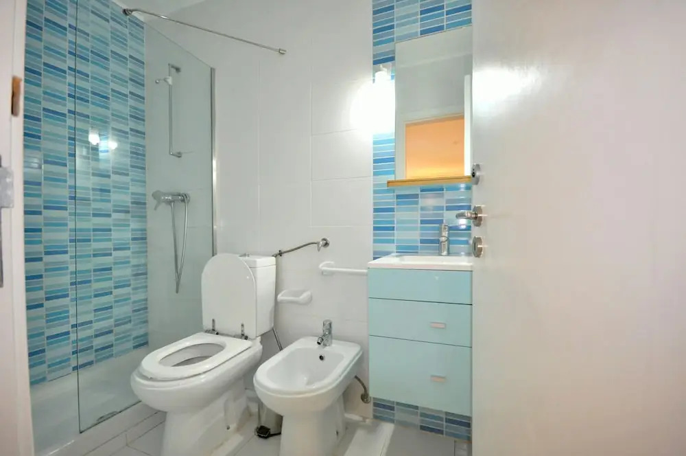 Stylish and well-equipped, private pool, close to amenities, free AC and Wifi