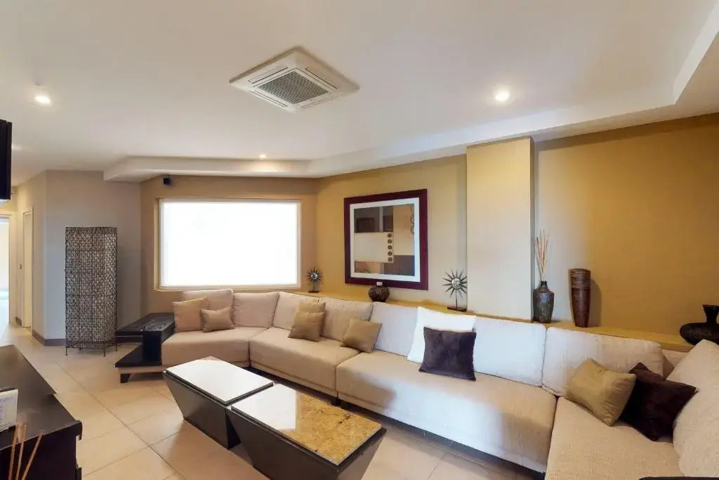 Peninsula 64 Penthouse