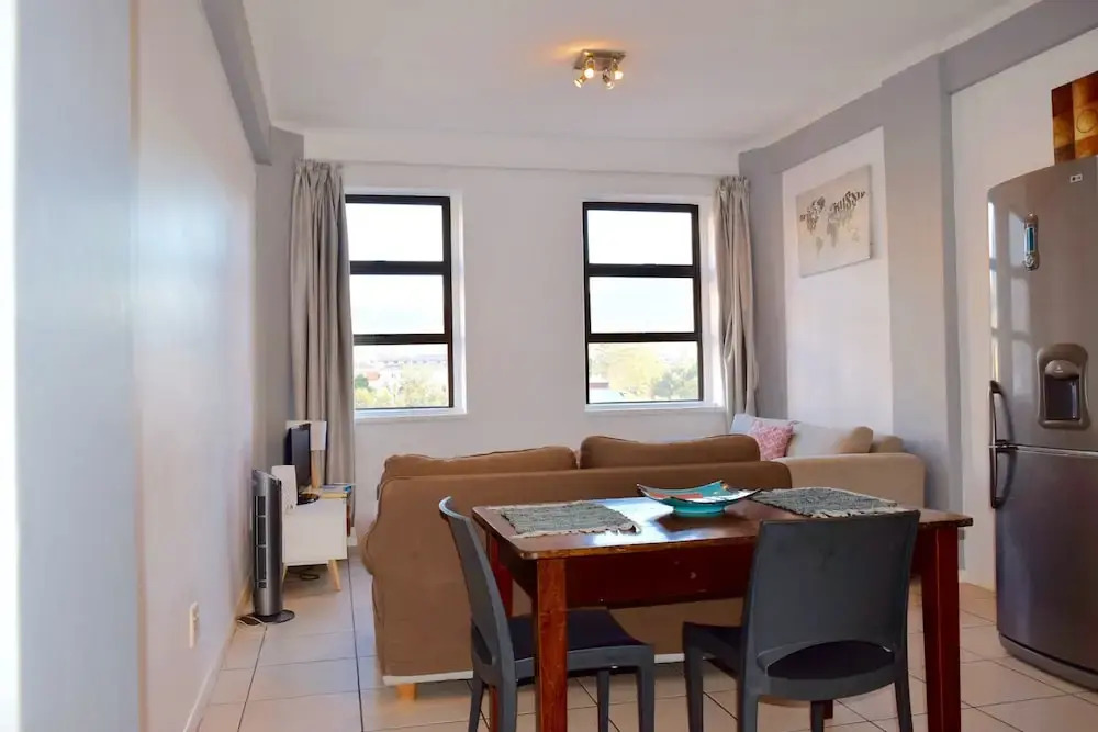1 Bedroom Flat With Views of Table Mountain and Lions Head