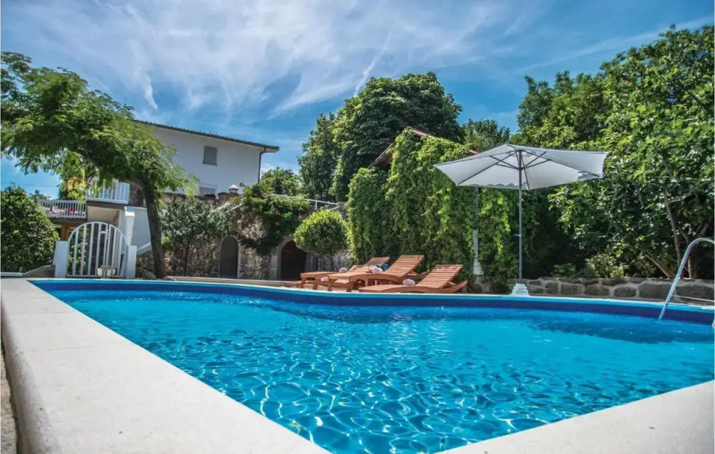 Three-Bedroom Holiday Home in Imotski