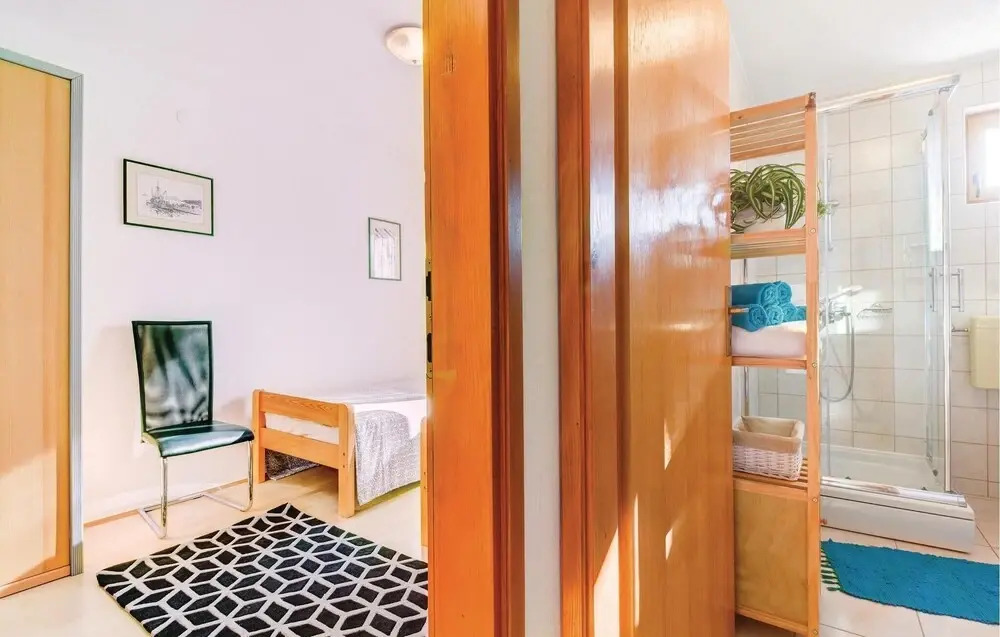 Two-Bedroom Holiday Home In Valbandon