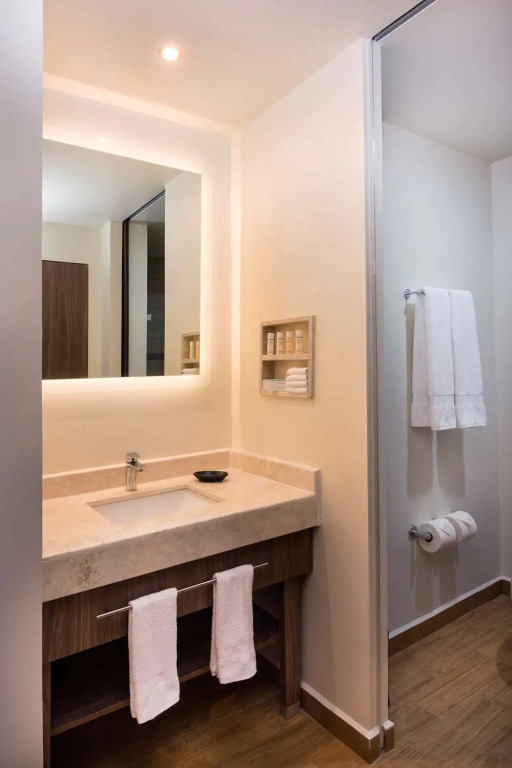 Hampton Inn & Suites by Hilton Salamanca Bajio