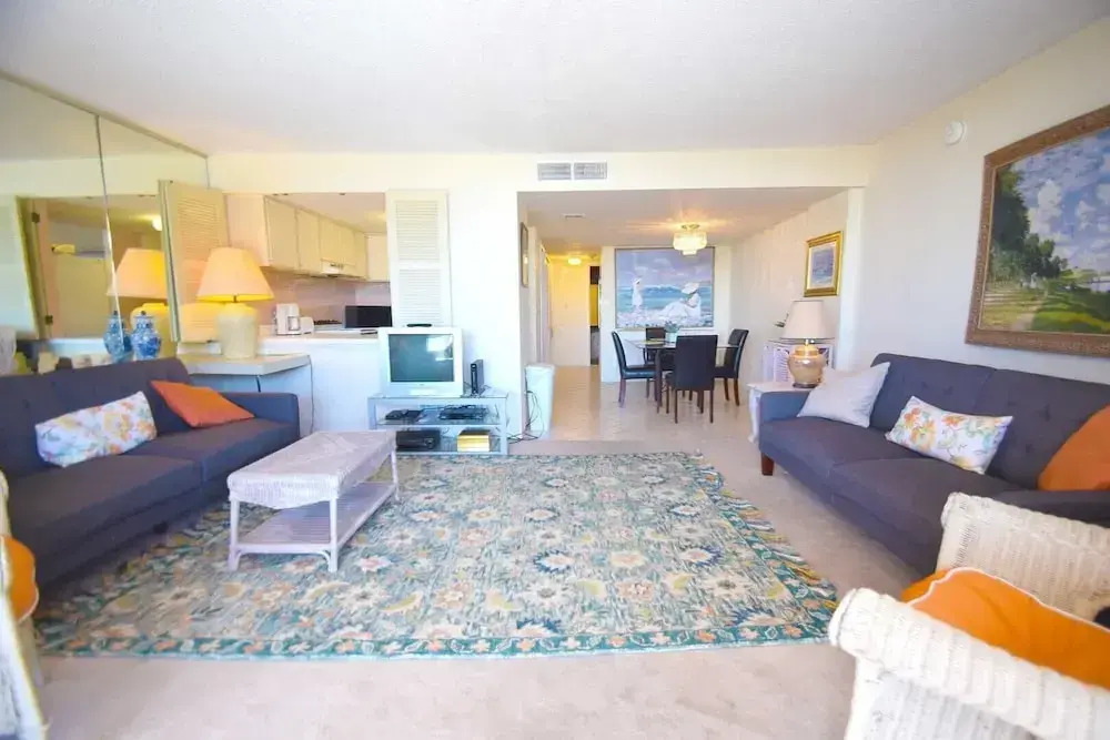 Fountainhead 209 1 Bedroom Condo by RedAwning