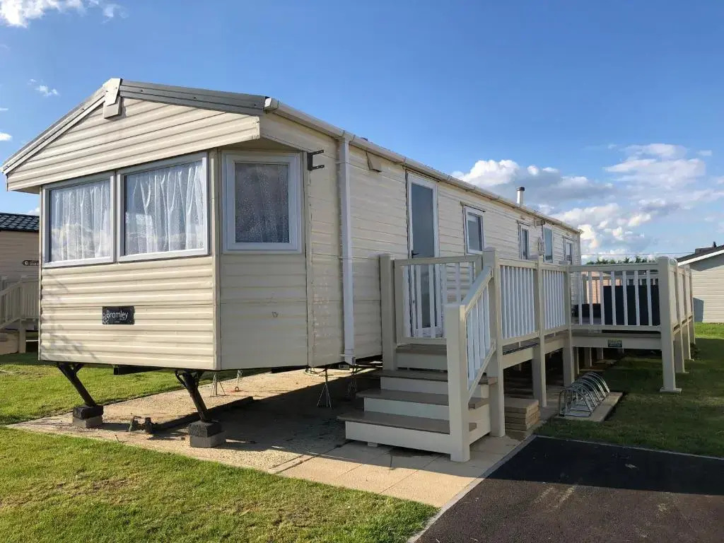 4 bedroom 10 berth caravans with Hot Tub ,Mountain Bikes Tattershall Lakes