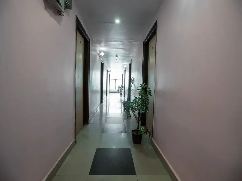 OYO 11966 Grand Euro Park Hotel