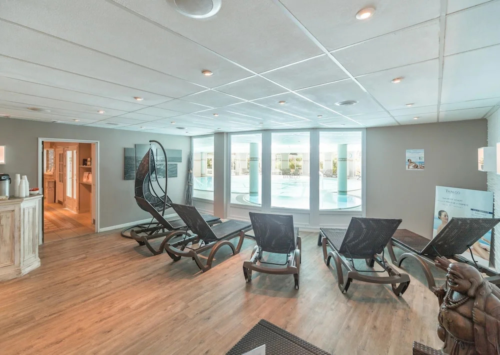 Stunning 4-person Sea View Haven