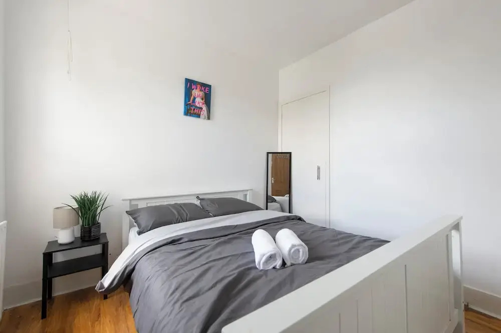 Stylish 4BR Home WiFi FreeParking