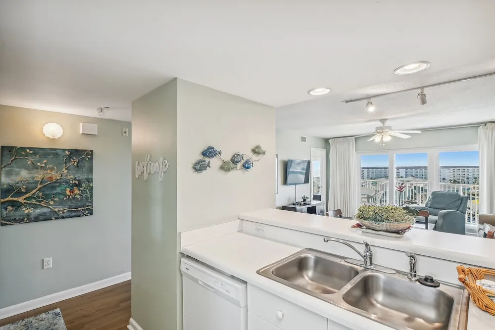 Seacrest 715B is a 2 BR Gulfside on Okaloosa Island by RedAwning