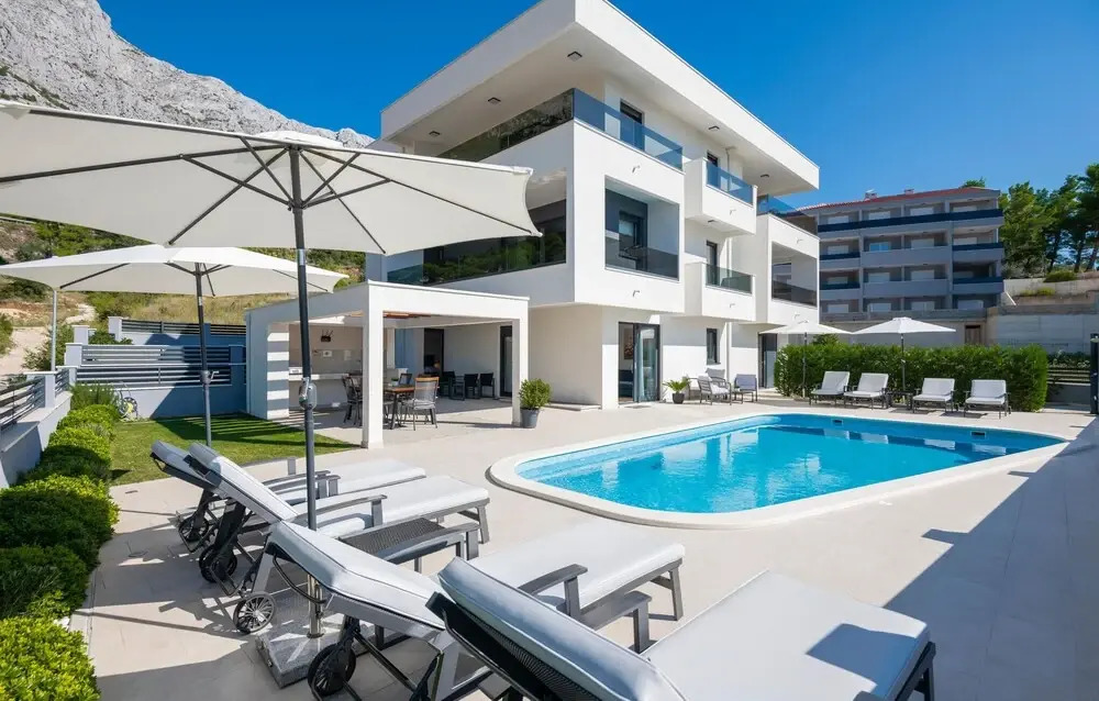 Nice Apartment in Baska Voda With 1 Bedrooms, Heated Swimming Pool and Swimming Pool