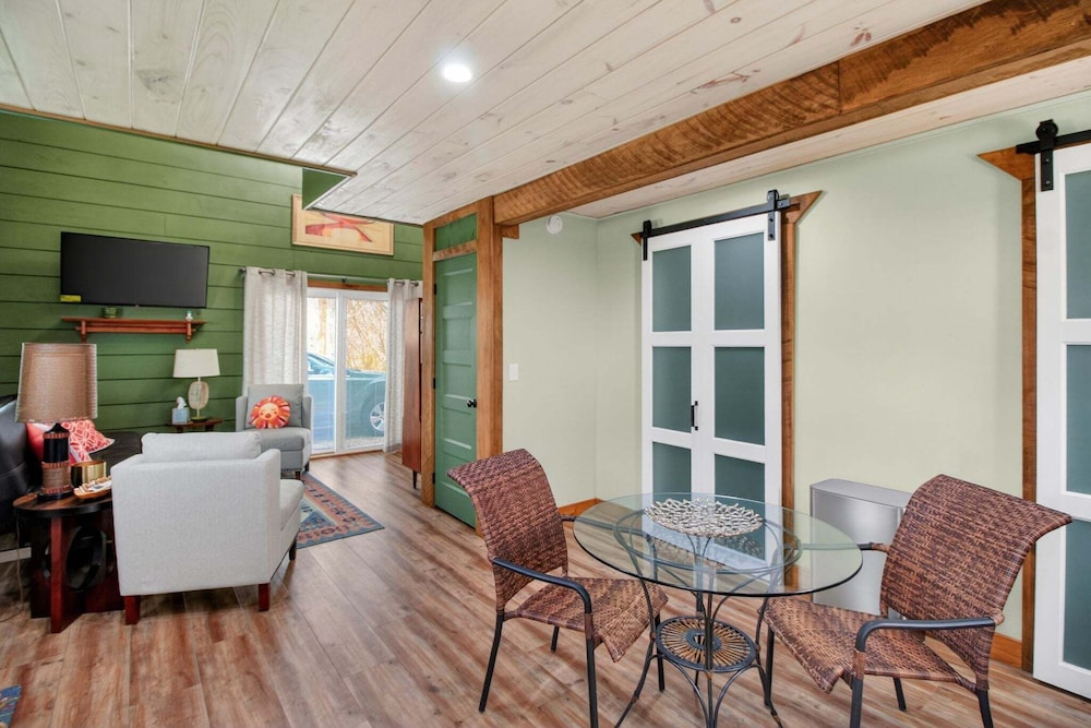 Modern Arts District Loft With Boat Parking 1 Bedroom Cottage